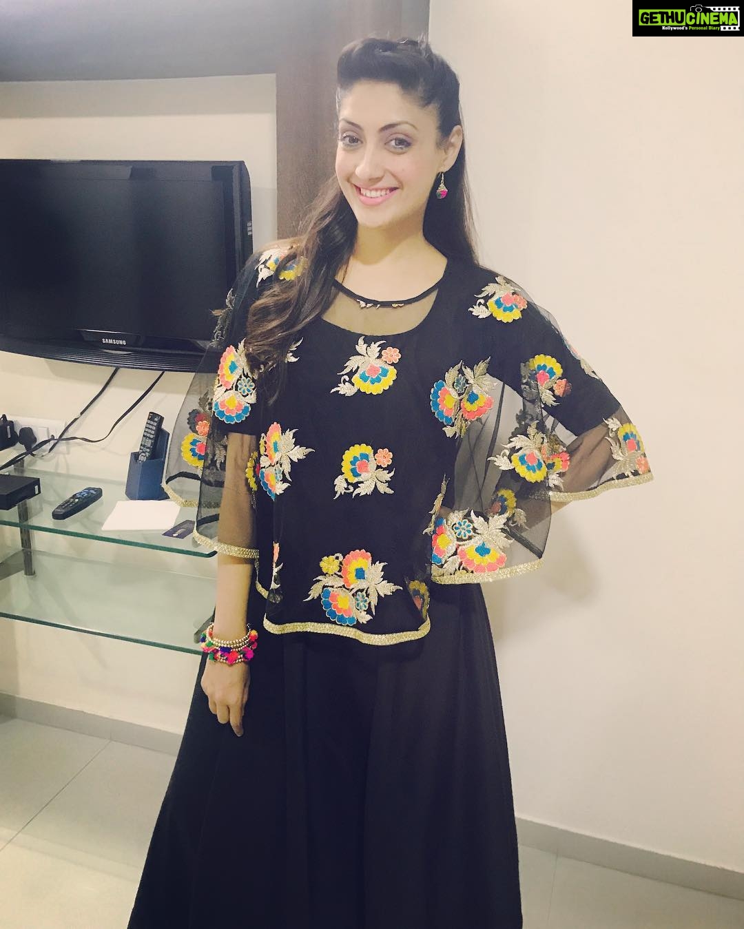 Gurleen Chopra Instagram - Hello ahemdabad let's play dandiya ππ»ππ»ππ»ππ»ππ»ππ»ππ» GAME OVER promotion....... π₯π₯π₯β€οΈβ€οΈπ¬πΉπ§π§πΉπ€π€π€π€π€π€ Aarya Grand
