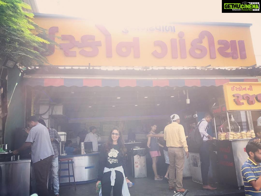 Gurleen Chopra Instagram - Breakfast in ahemdabad one of the famous shop 24/7 open