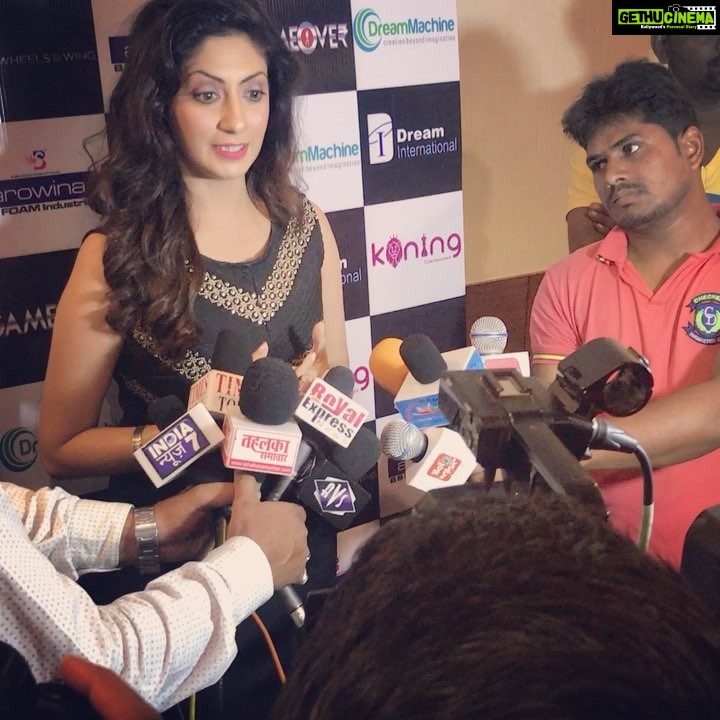 Gurleen Chopra Instagram - Dream the impossible coz dreams do come true 🌟🌟🌟🌟🌟🎥🎥🎥🎥