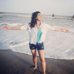 Gurleen Chopra Instagram - Sadiyon pehle tu he tha ,,, tu he sadiyon k baad hai ..... ( I am happy anywhere I can see the OCEAN ) in love with dis beach 🌊