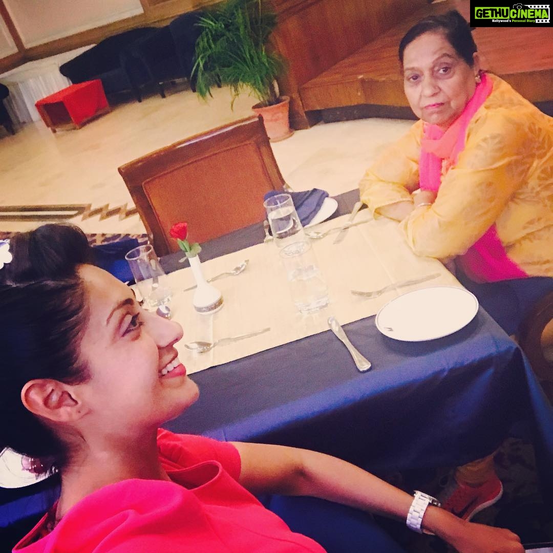 Gurleen Chopra Instagram - Lunch date with parents 👨👩👧 Hotel Mountview, Chandigarh