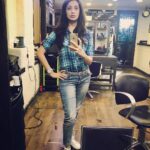 Gurleen Chopra Instagram - Hakim's Aalim Hair Studio Versova