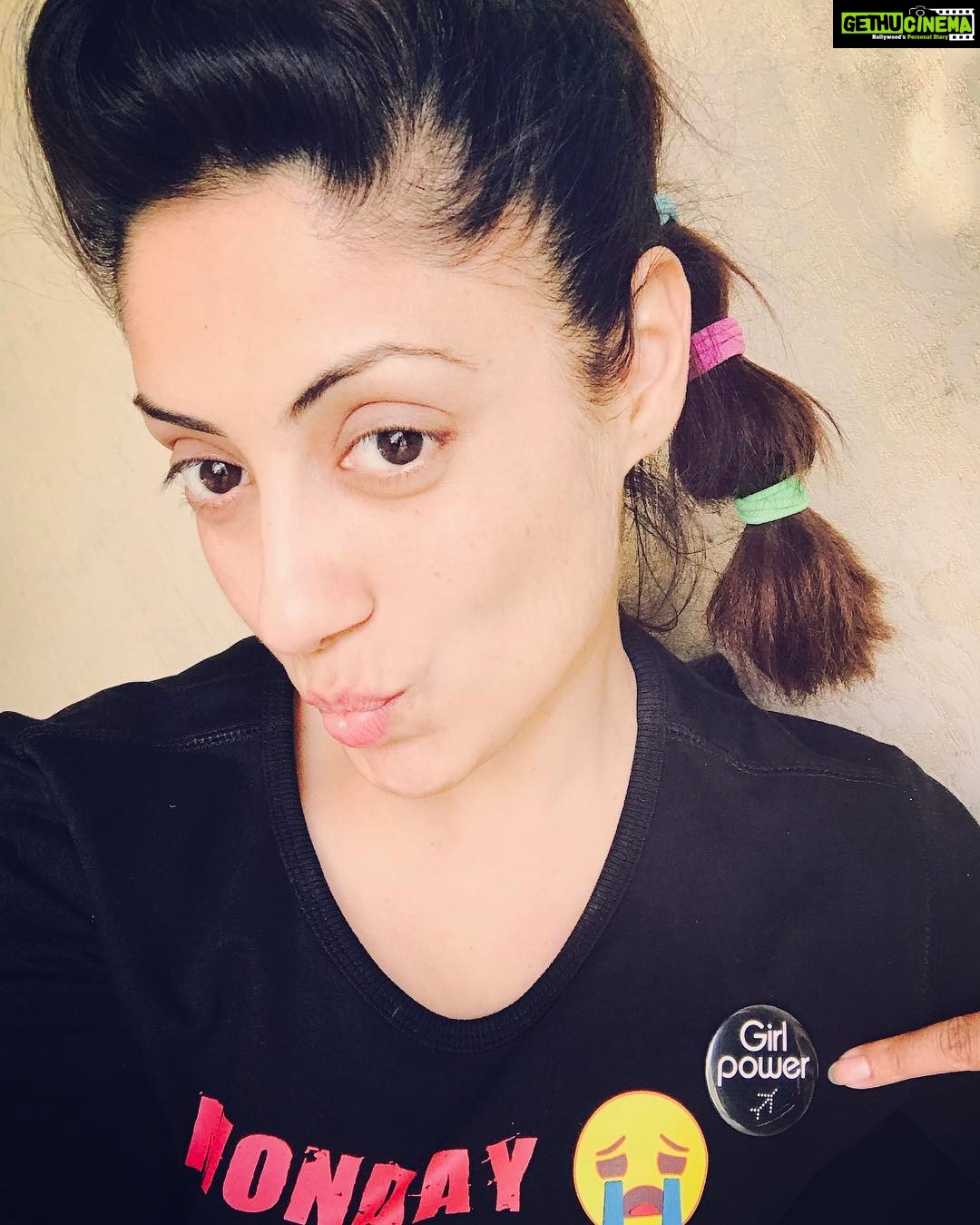Gurleen Chopra Instagram - I am a girl,,, I am smart 🤷♀️I am strong & I can do anything GIRL POWER 💃🏻💃🏻💃🏻💃🏻