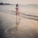 Gurleen Chopra Instagram – Smell the sea & feel the sky let your soul and spirit fly 🌴