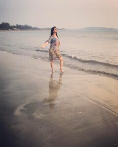 Gurleen Chopra Instagram - Smell the sea & feel the sky let your soul and spirit fly 🌴