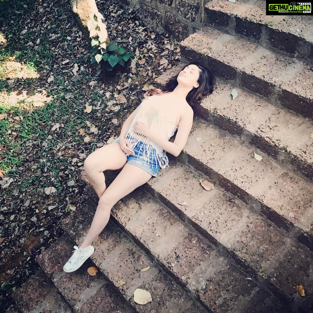 Gurleen Chopra Instagram - Its so healthy to spend time ALONE Museum- Houses of Goa