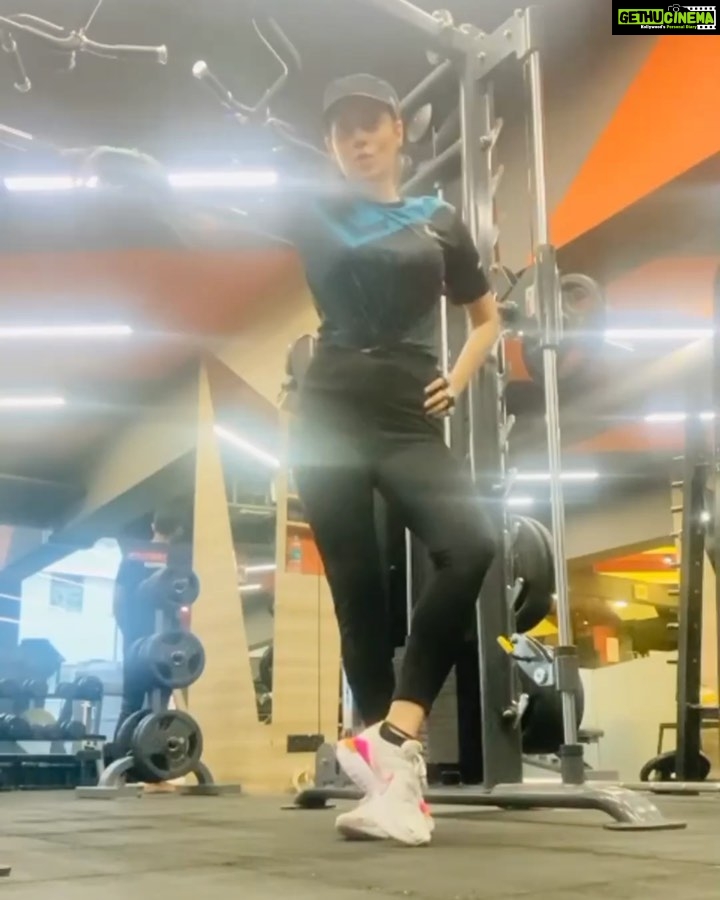 Gurleen Chopra Instagram - TONED BODY & GLUTES EXCERCISE PLEASE DO 10-20 REP EACH EXCERCISE TO HAVE GREAT SHAPE 💃🏋️♀️