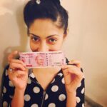 Gurleen Chopra Instagram – Very proud of my PRIME MINISTER SHRI NARENDRA MODI JI for dis pretty gift of 2000 rupee note ….. Tuhadi black marketeers Di ta maa Di ta ……