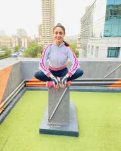 Gurleen Chopra Instagram - ਫੁਰਸਤ ਵਿੱਚ ਇਕੱਲਾ ਹੱਸਣਾ ਦਿਲ ਦੀ ਗੱਲ ਦਿਲ ਨੂੰ ਦੱਸਣਾ,, ਧਰਤੀ ਤੋਂ ਅੰਬਰ ਤੱਕ ਮੇਰੀ ਉਡਾਣ ਹੈ ਮੇਰੀ ਸਾਦਗੀ ਹੀ ਮੇਰੀ ਪਹਿਚਾਣ ਹੈ,, ❤️💃🏋️‍♀️… ( NO FILTER NO MAKEUP CLICKED JUST AFTER GYM )