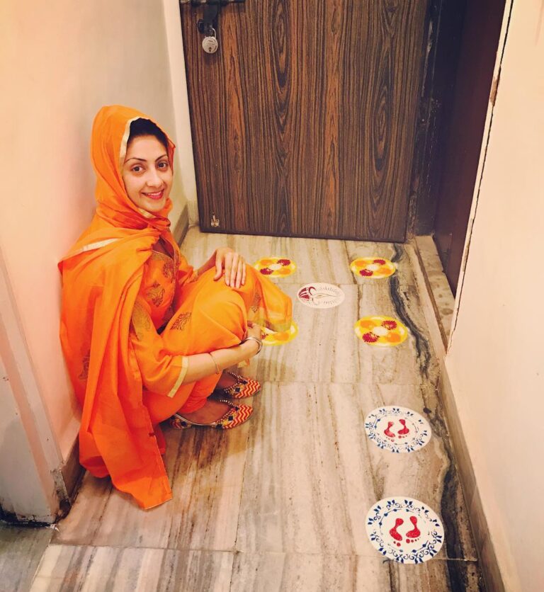 Gurleen Chopra Instagram - Happy gurpurab 🙏🏻🙏🏻