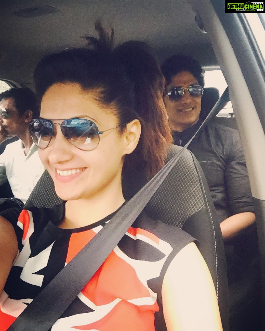 Gurleen Chopra Instagram - On d way to Ramleela show day 4.....