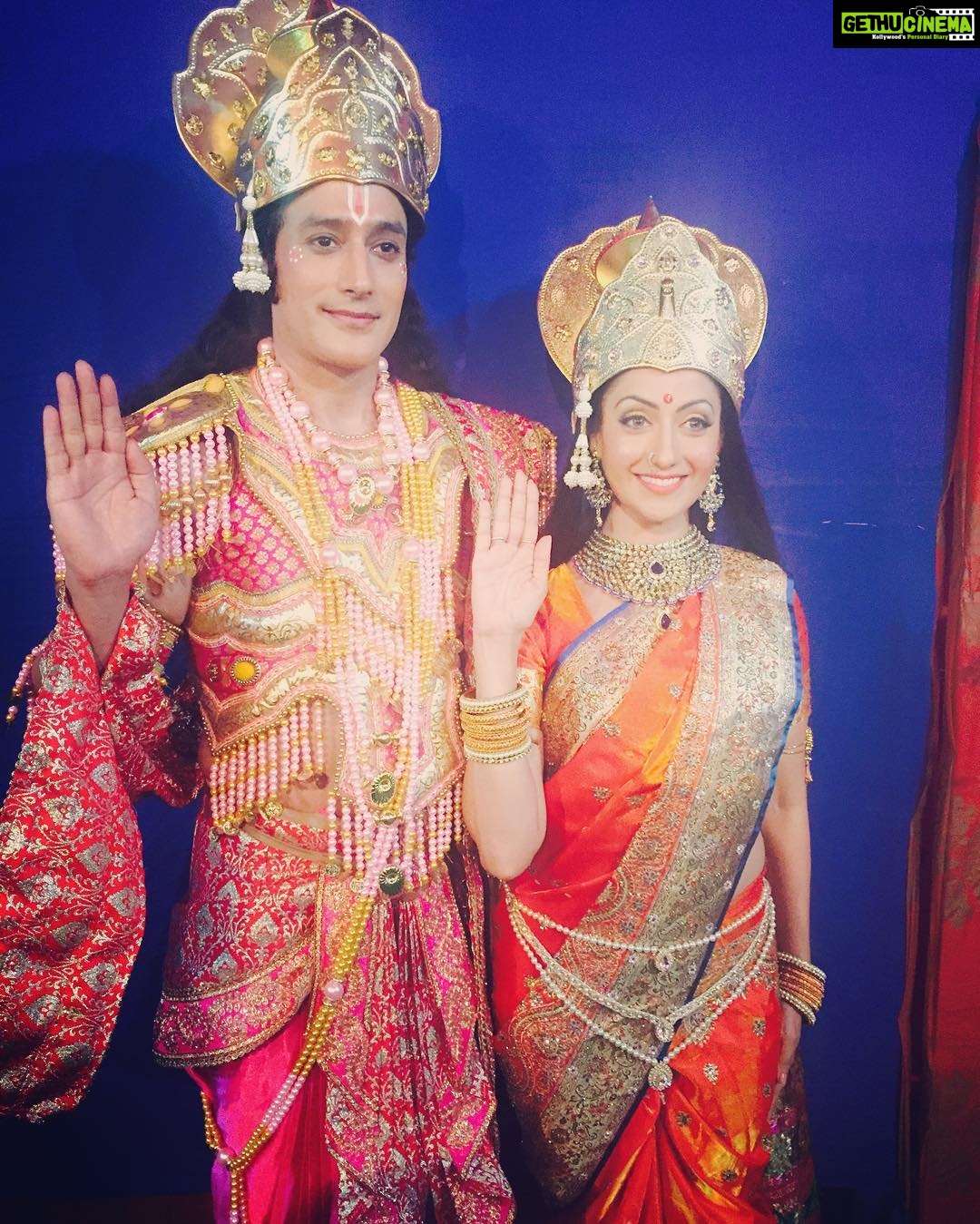 Gurleen Chopra Instagram - Vishnu Ji & Laxmi ji
