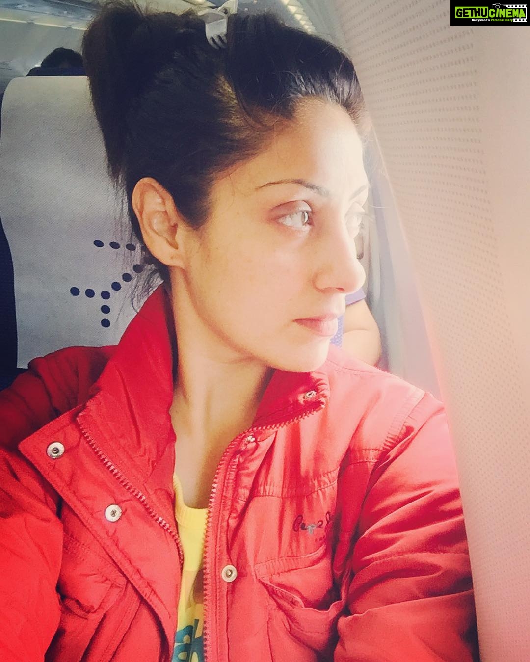 Gurleen Chopra Instagram - On d way to hyd ✈️✈️✈️✈️✈️ for Telugu movie