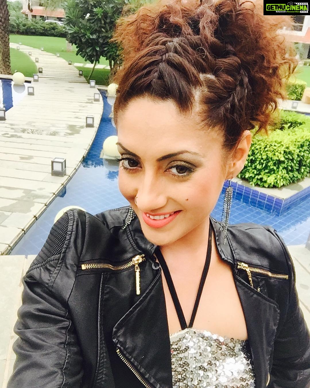 Gurleen Chopra Instagram - Apni zindagi nu siraf apne tareeke nal jiyo ....