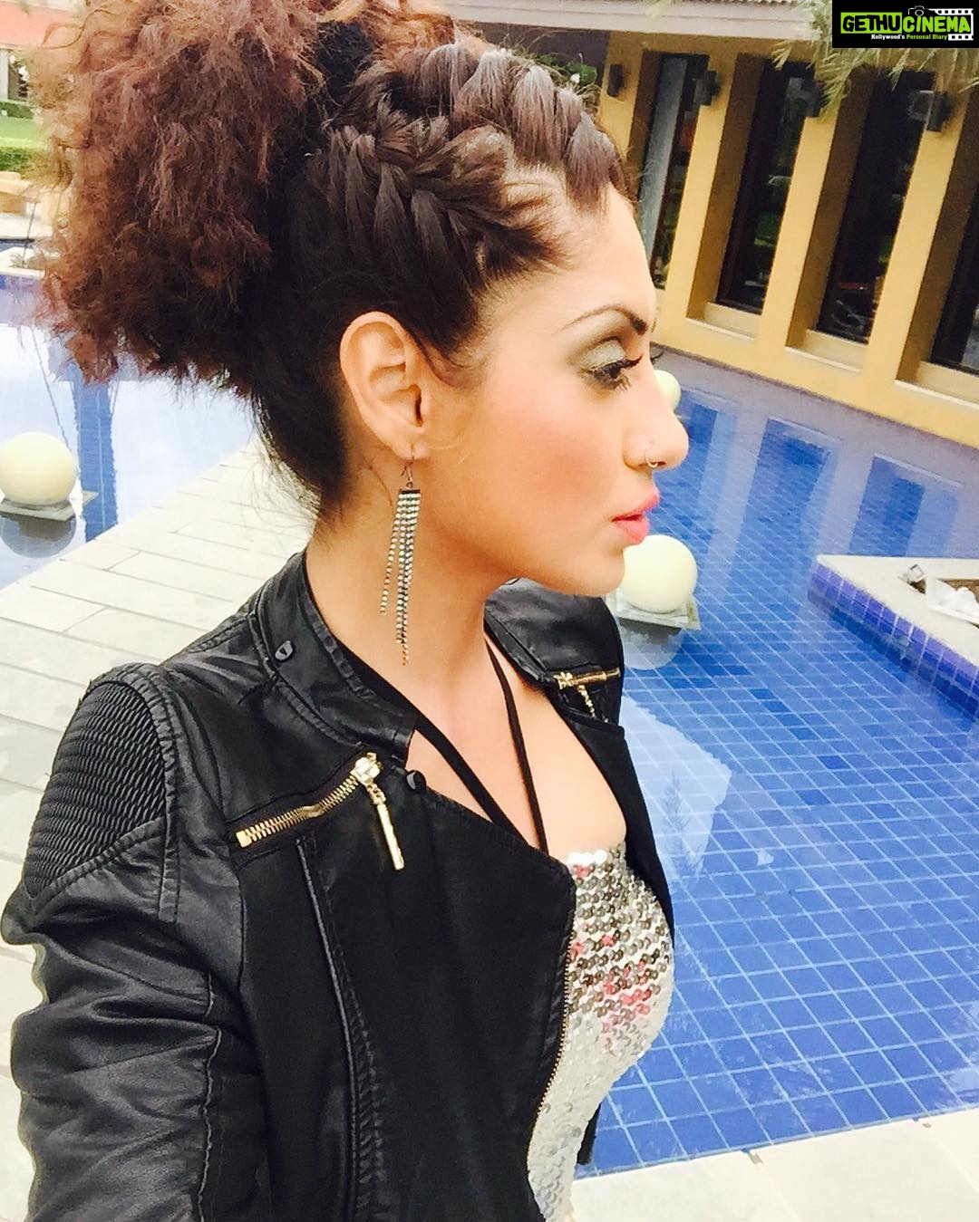 Gurleen Chopra Instagram - Chorh aye hum vo gaaliyan.