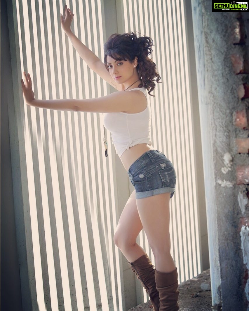 Gurleen Chopra Instagram - Remove the people who will tear u down never let any1 get in d way reaching ur DREAMS ......