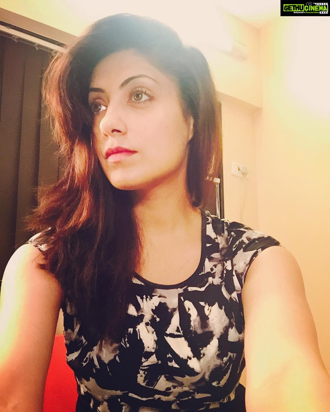 Gurleen Chopra Instagram - Feel like clicking myself in different moods Amboli, Mumbai
