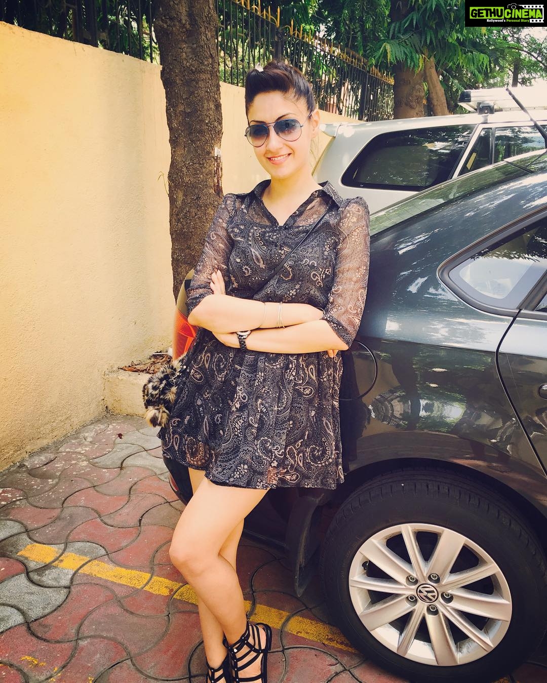 Gurleen Chopra Instagram - I need someone in my life who's gonna motivate me not someone who is going to stress me out ..... Gud day 💐