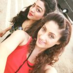 Gurleen Chopra Instagram – Gudmng every1…. Movie dekhna te movie nu bannde hoye dekhna Bahut farak hunda,,, it needs soo much patience,,Kinna acha lagda jado tuade friends tuade well wisher tuade set te aun te tuada kam dekhan how you do  soo much hard work,,feel soo gud to have u on my ASHLEY movie set @sony_johari 😘😘 my BFF ❤️❤️❤️ Film city road, Goregaon east, Mumbai, Maharashtra, India