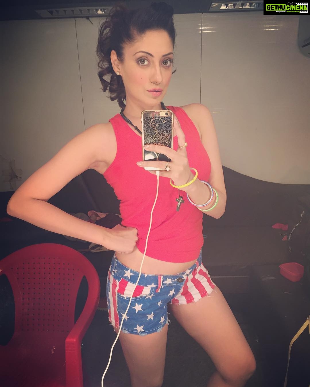 Gurleen Chopra Instagram - The only way to do GREAT WORK is to love what u DO ......BE PATIENT much MORE is COMING.....GC