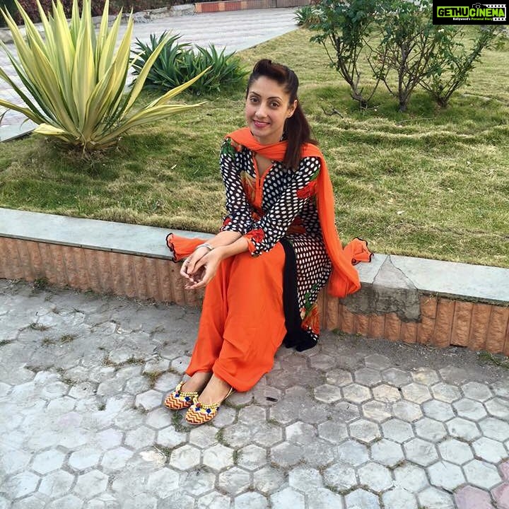 Gurleen Chopra Instagram - May dis festival of lohri brings happiness in every1,s life....happy lohri
