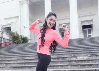 Gurleen Chopra Instagram - JAISE TUMHARI NAZAR HAI VAISE HE DUNIYA NAZAR ATTI HAI ( ME 49KG WEIGHT ) FITNESS IS 80% UR DIET 🍱 20% EXCERCISE WORKOUT 🏋️‍♂️ ... Asian Library.kala Ghoda