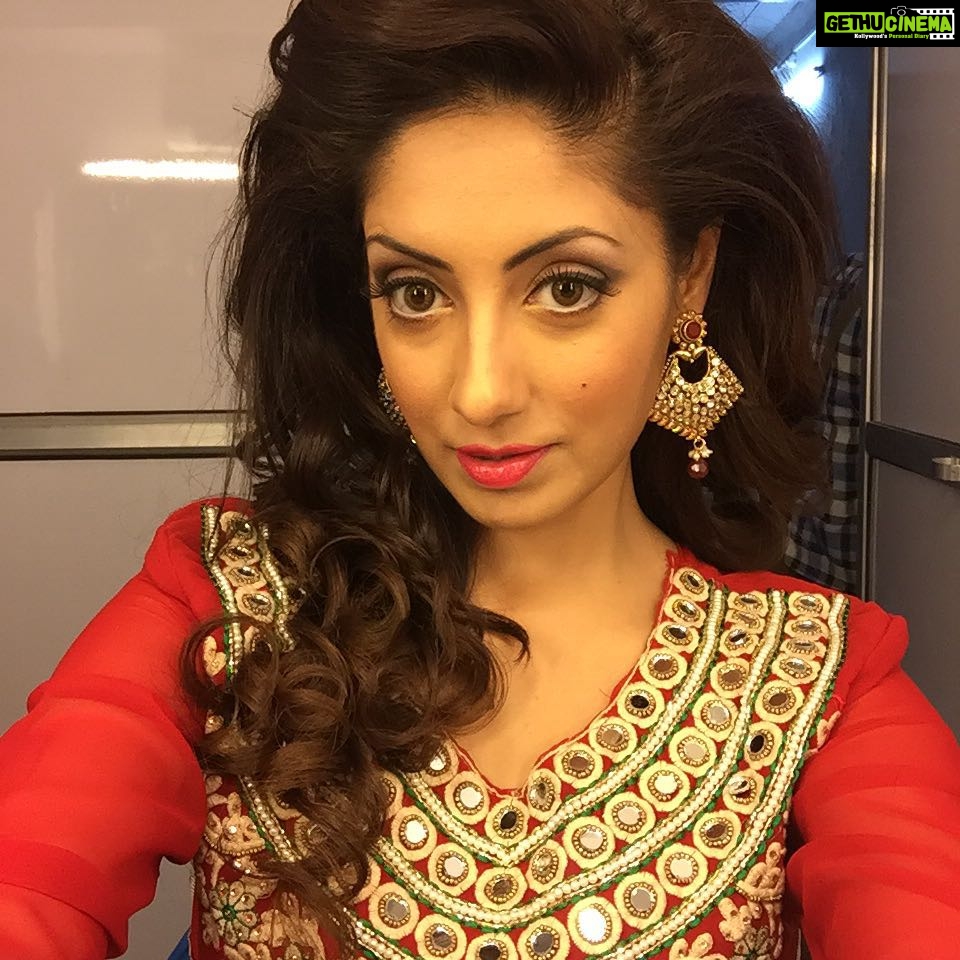 Gurleen Chopra Instagram - Feel gud with red