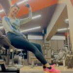 Gurleen Chopra Instagram – HOME EXCERCISE FOR LOOSE FLABBY ARMS 💪 …