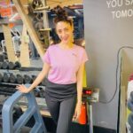 Gurleen Chopra Instagram - ITS HARD TO BEAT A PERSON WHO NEVER GIVES UP 🏋️‍♀️ ... Waves Gym