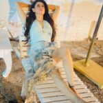 Gurleen Chopra Instagram - ALWAYS REMEMBER WE ARE UNDER THE SAME SKY LOOKING AT THE SAME MOON 🌙... CHAAND KO GAROOR HAI K OSKE PAAS NOOR HAI HUM KISS PER GAROOR KARE HAMARA CHAAND HE HUMSE DOOR HAI ❤️💋🤟🏻 ... Beach house mudeford
