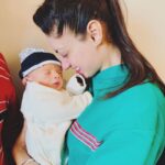 Gurleen Chopra Instagram – AJJ TO THEEK 1 SAAL PEHLA JAD MAIN APNE BANNU PUTT NU FIRST TIME APNE HATHA CH FARHIA C MERI EYES KHUSHI NAL BHAR GAIA C BHU JI BAHUT PYAAR KARDI A APNE BANNU PUTTT NU SHAYAD AJJ V MERE HAATHAN DI CHO YAAD HOYE TAINU JALDI AUNGI BANNU BHU JI JINA PYAR TERE PAPA NU PYAR KARDE A OSS TO JIADA TAINU PYARRRR KARDE A 🌟🥰👶💐💐💐🎂🎂🎂🎂 HAPPY 1ST BIRTHDAY MY LITTLE ANGEL 👼 BANNU 💋💋 Chandigarh, India