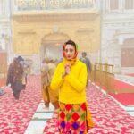 Gurleen Chopra Instagram - BDAY TE NEW YEAR HAMAESHA BABA JI NAL START KARNA CHAIDA KYU KI OHI MAINU SAB KUCH DINDA 🙏🏻🙏🏻 ... ( SO KYU VISARE JINN SAB KICH DIYA 🙏🏻🙏🏻 ) .... Sri Harmandir Sahib, Sri Amritsar - www.sgpc.net