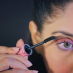 Gurleen Chopra Instagram - EHNA ANKHIAN CH PAVAN KIVE KAJLA VE, ANKHIAN CH TU VASDA ❤️ ... ( MAKE UP KARNA V 1 ART A KAUN KAUN MAKEUP SIKHNA CHAUNDA ? )