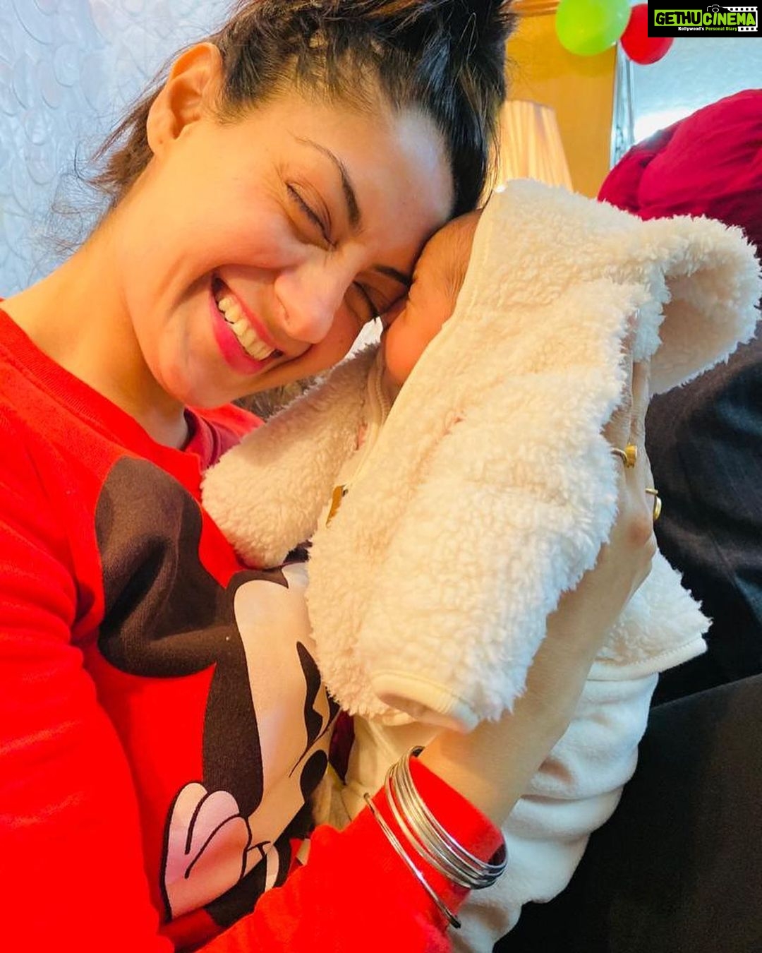 Gurleen Chopra Instagram - AJJ TO THEEK 1 SAAL PEHLA JAD MAIN APNE BANNU PUTT NU FIRST TIME APNE HATHA CH FARHIA C MERI EYES KHUSHI NAL BHAR GAIA C BHU JI BAHUT PYAAR KARDI A APNE BANNU PUTTT NU SHAYAD AJJ V MERE HAATHAN DI CHO YAAD HOYE TAINU JALDI AUNGI BANNU BHU JI JINA PYAR TERE PAPA NU PYAR KARDE A OSS TO JIADA TAINU PYARRRR KARDE A ππ₯°πΆπππππππ HAPPY 1ST BIRTHDAY MY LITTLE ANGEL πΌ BANNU ππ Chandigarh, India