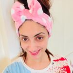 Gurleen Chopra Instagram - GUDMNG EVERYONE HOWS MY HEADBAND ? I HAVE ORDERED THIS SPECIALLY FOR VIDEO SHOOTS KYU KI MAIN JAD V TUANU KOI FACE PACK DASDI C MERE HAIR KHRAB HO JANDE C 🤷🏼‍♀️ AJJ TO MAIN EHDE NAL SHOOT KARIYA KARNA 🎬🎧 🎥 .....