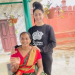 Gurleen Chopra Instagram – Meet my new friend cum cook 👩‍🍳 Shravanti 👯‍♀️ pyar hé reh jana Duniya te kuch nahi jana naal 🤷🏼‍♀️👩‍🍳