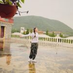 Gurleen Chopra Instagram – I love 💃 dancing in the rain ☔️