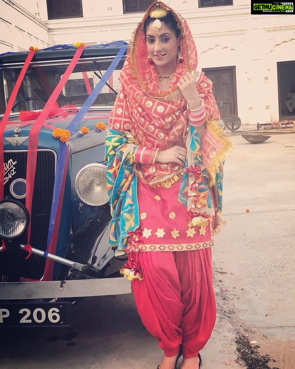 Gurleen Chopra Instagram - Mera pyar tere lai Sacha hai, lorh nahi mainu JAG nu dikhaun di, sach dasna sajna ik reej a, tere naam da choora paun di ❤️🤘🏻👫 ...