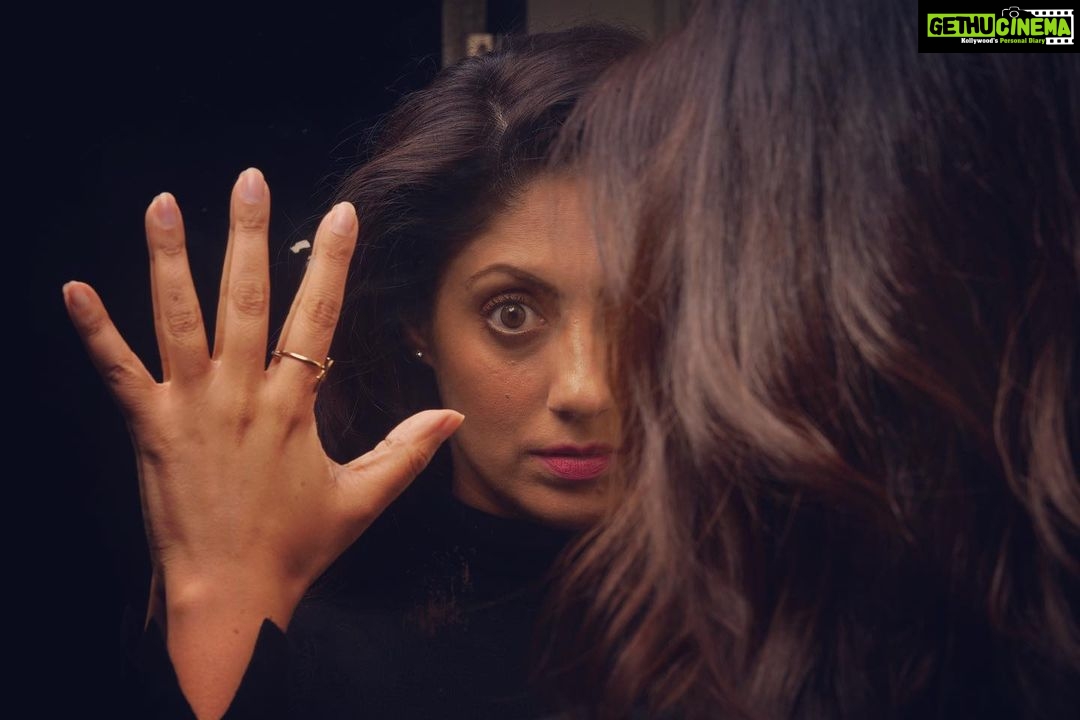 Gurleen Chopra Instagram - Kabhi pehle dekha nahi yeh Samma, yeh main bhool se a Gaya hoon kahan ??? ... ( still from my next Hindi movie coming soon ) subscribe my YouTube channel #imgcyoutube for my motivational videos π₯π Mumbai, Maharashtra