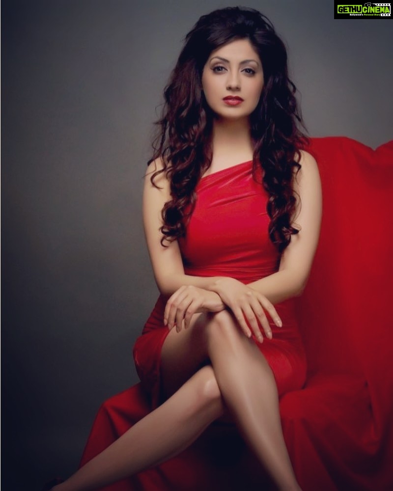 Gurleen Chopra Instagram - Donโt be easy to define, let them wonder about you... GC . . . . Tusi ki ho kaun ho Sochan do duniya nu .... kise nu safai den di lorh nahi ๐๐ป Mumbai, Maharashtra
