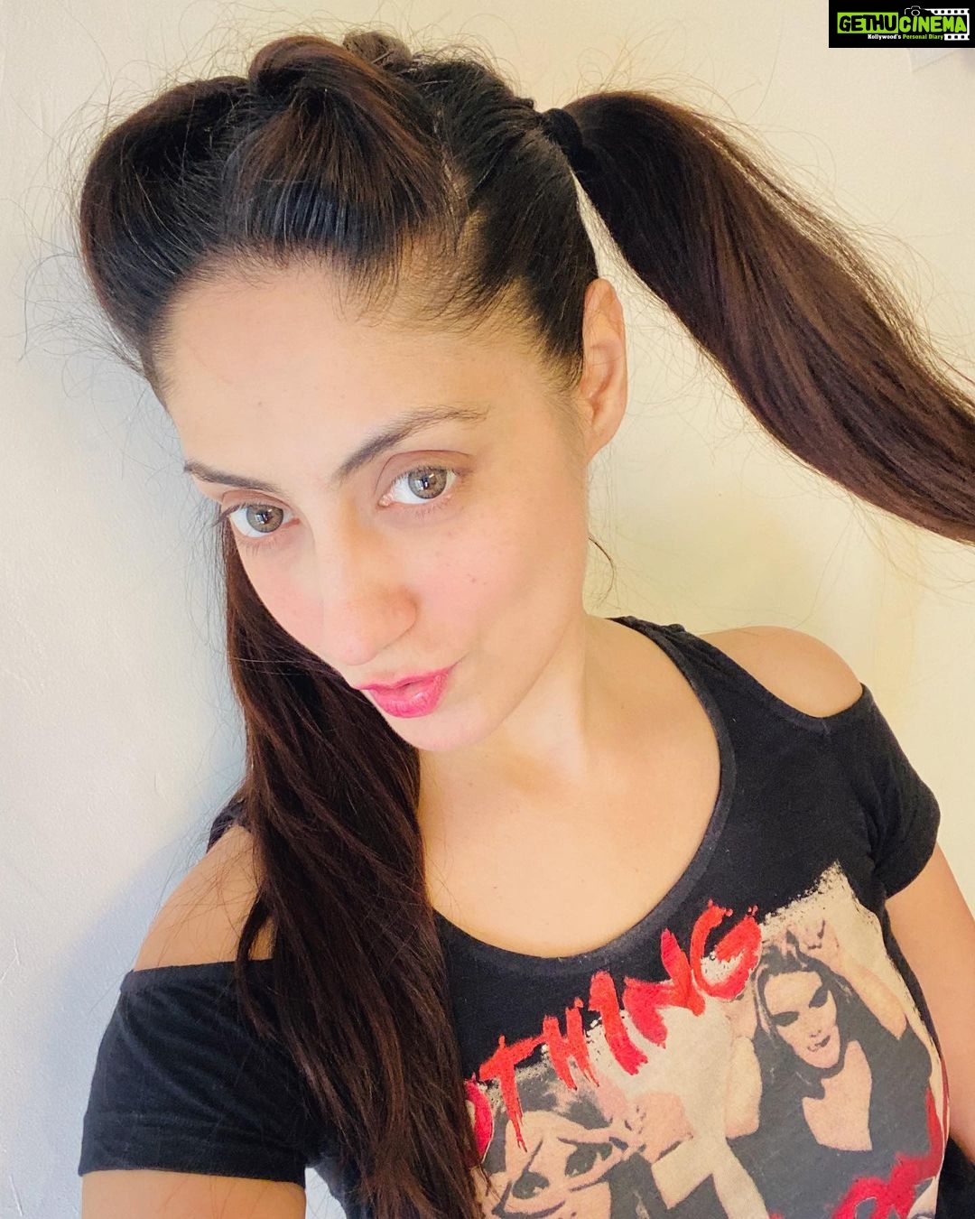 Gurleen Chopra Instagram - Maaye meriye nee mainu bara chaa, Do Gutta Kar meriya 👧🏼 ... Home Sweet Home ❤