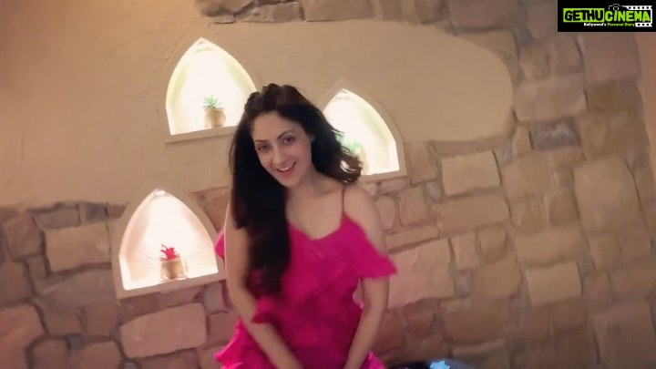 Gurleen Chopra Instagram - Making of my foto shoot 🎥 ( last year 2019 ) thankyou baba ji for everything 🙏🏻 Mezze - All Day Cafe & Bar