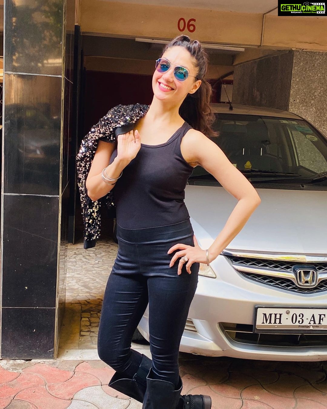 Gurleen Chopra Instagram - Pinjara nahi Khamb Diyu mainu, Meri Udaan piche daar hovegi chiiria Di 🦅 . . . . ( beautiful lines by @kaurprit66 )
