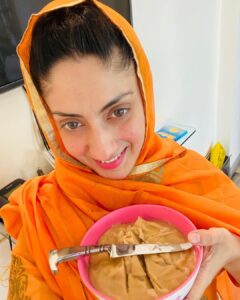 Gurleen Chopra Instagram - Total japji Sahib de 4428 path Di sews lai baba ji ne 🙏🏻 🙏🏻 meri har Bhen Di muraad poori hoye 🙏🏻 thankyou so much meri life ch aun lai saria bhena da 🙏🏻 ( ajj mere chaaliye v poore ho Gaye main kise lai rakhe c 🙏🏻 )