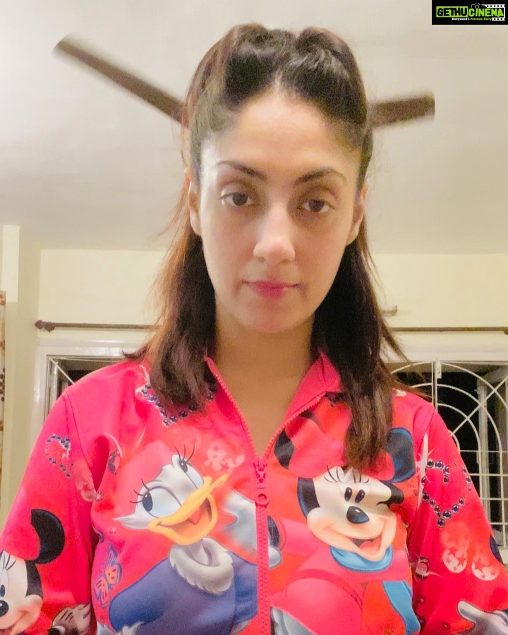Gurleen Chopra Instagram - 5 second Di path karde hoye video bna k @ashu_verma9 nu insta te bhejo ....kal afternoon 1 pm tak late na karna nahi tuada shot nahi lagega 🎥 ...
