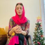 Gurleen Chopra Instagram - How to get up early mng ? Amrit velle Kive uthna path lai ? Plz like & subscribe my YouTube channel for more videos 🙏🏻... Home Sweet Home ❤