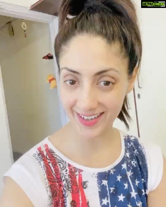 Gurleen Chopra Instagram - Love advice for girls 💃 plz follow this... 🤘🏻🤷🏼♀️🤳 ( This video has reached 1Million ) Love Guru GC