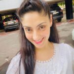Gurleen Chopra Instagram - Teri a main Teri sohnia,,, eve Kamla na ho mahiya 🤘🏻❤️ 💋... ( cute mickeyyyyy is in love 😍)