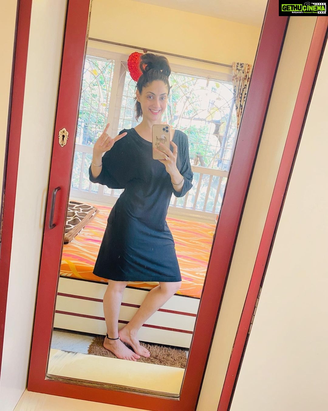 Gurleen Chopra Instagram - Donβt copy others, Be a Real Version... ππ§ββοΈππΌββοΈπΈπΌ ( happy weekend from cute mickeyyyyy )