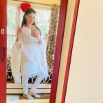 Gurleen Chopra Instagram - Jiss din saadgi shingaar hoegi, oss din sheeshe Di v Haar hoegi ... love u all 🤘🏻 GC